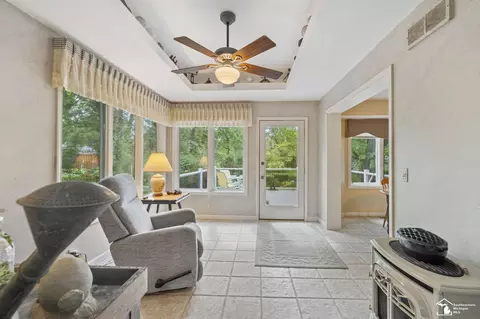 Entry Way - 10735 Secor, Temperance, MI 48182 photo 1 of 10