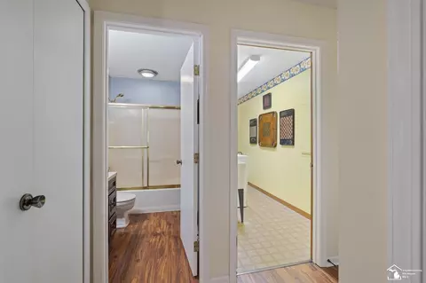 Entry Way - 10735 Secor, Temperance, MI 48182 photo 9 of 10