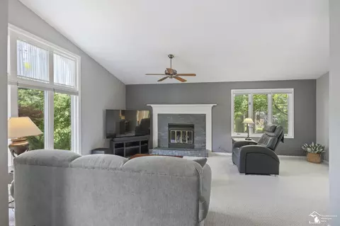 Living - 10735 Secor, Temperance, MI 48182 photo 1 of 3