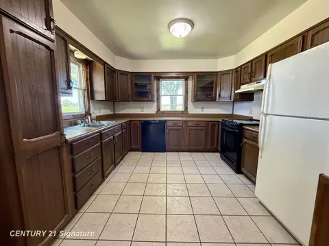 Kitchen - 101 E Laporte, Merrill, MI 48637 photo 1 of 3