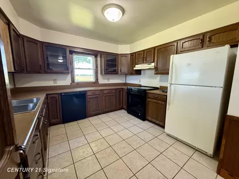 Kitchen - 101 E Laporte, Merrill, MI 48637 photo 2 of 3