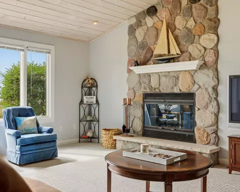 Living - 1108 Cove, Au Gres, MI 48703 photo 4 of 7