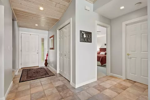Entry Way - 1108 Cove, Au Gres, MI 48703 photo 3 of 4