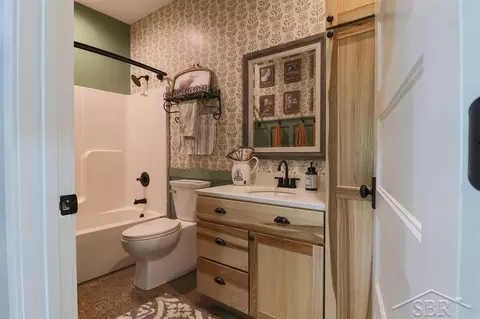 Bath - 319 E Dopp, Midland, MI 48640 photo 3 of 4