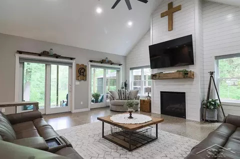 Living - 319 E Dopp, Midland, MI 48640 photo 1 of 1