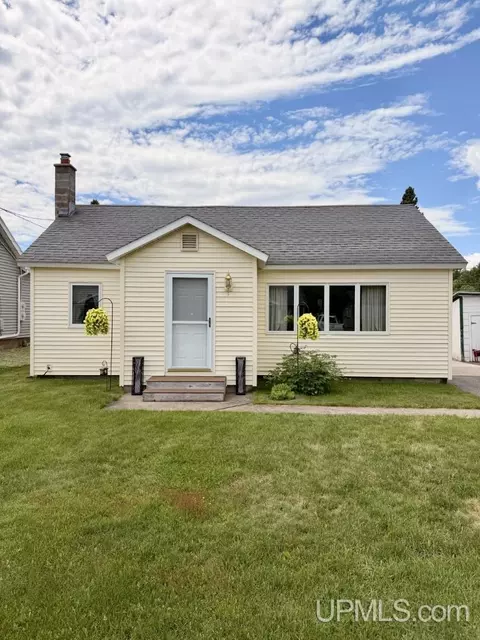 975 Cottage, Ishpeming, MI 49849
