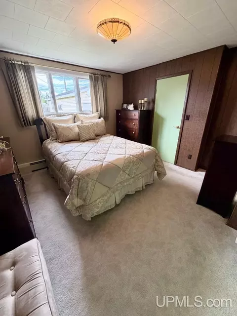 Bedroom - 975 Cottage, Ishpeming, MI 49849 photo 5 of 6