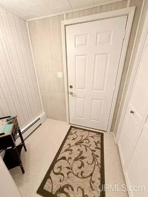 Entry Way - 975 Cottage, Ishpeming, MI 49849 photo 1 of 1