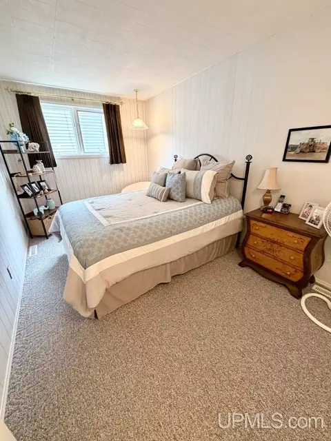 Bedroom - 975 Cottage, Ishpeming, MI 49849 photo 3 of 6
