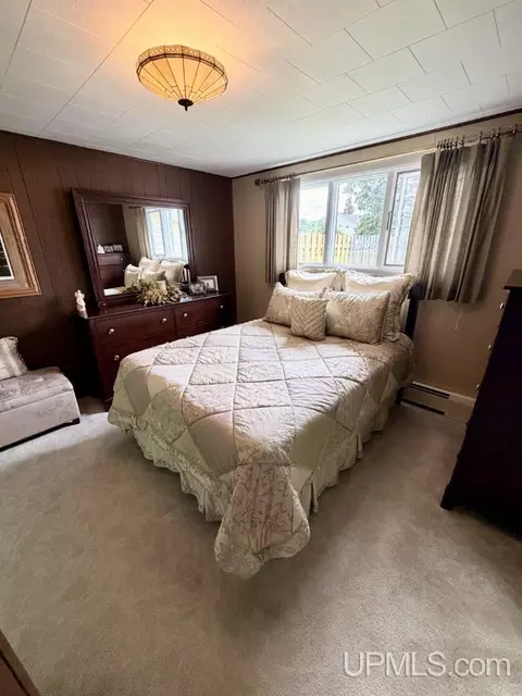 Bedroom - 975 Cottage, Ishpeming, MI 49849 photo 4 of 6