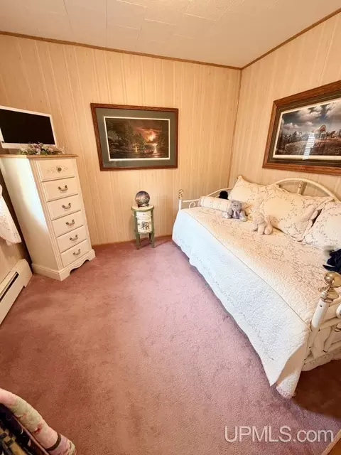 Bedroom - 975 Cottage, Ishpeming, MI 49849 photo 1 of 6