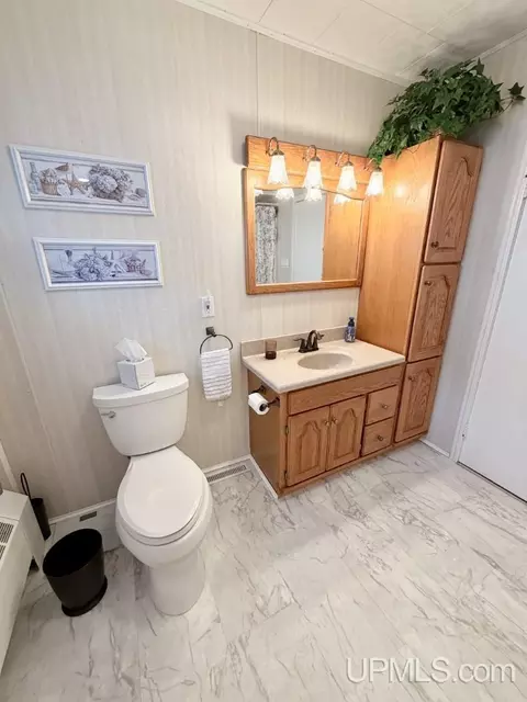 Bath - 975 Cottage, Ishpeming, MI 49849 photo 1 of 3