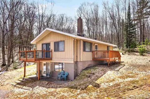 1054 Cherry Crk, Marquette, MI 49855