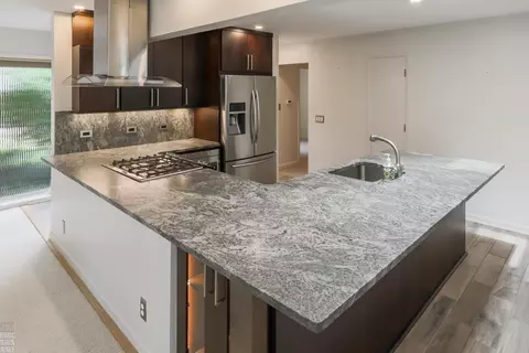 Kitchen - 930 E Cres, Grosse Pointe Woods, MI 48236 photo 5 of 8
