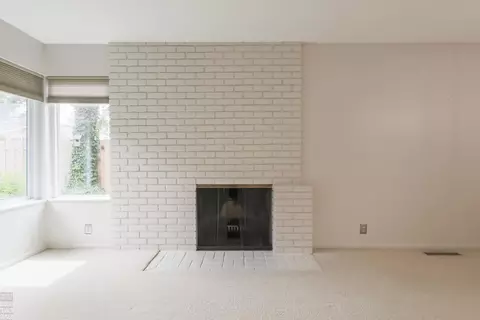 Living - 930 E Cres, Grosse Pointe Woods, MI 48236 photo 2 of 8