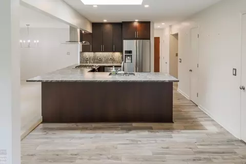 Kitchen - 930 E Cres, Grosse Pointe Woods, MI 48236 photo 6 of 8