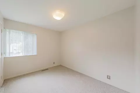 Bedroom - 930 E Cres, Grosse Pointe Woods, MI 48236 photo 3 of 4