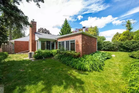 Exterior - 930 E Cres, Grosse Pointe Woods, MI 48236 photo 2 of 7