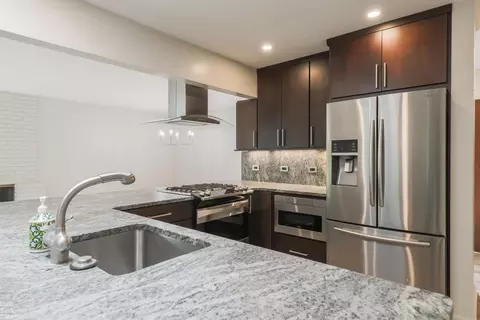Kitchen - 930 E Cres, Grosse Pointe Woods, MI 48236 photo 7 of 8