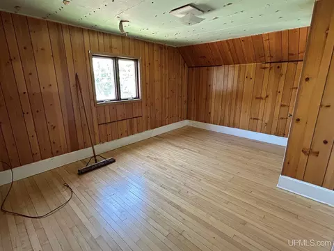 Bedroom - 237 E Pne, Ironwood, MI 49938 photo 2 of 3