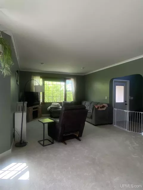 Living - 223 Lynn, Munising, MI 49862 photo 4 of 4