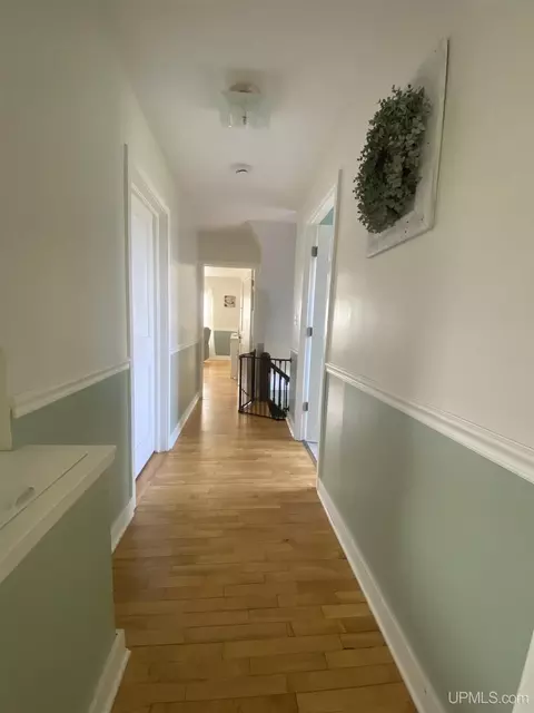 Entry Way - 223 Lynn, Munising, MI 49862 photo 2 of 3