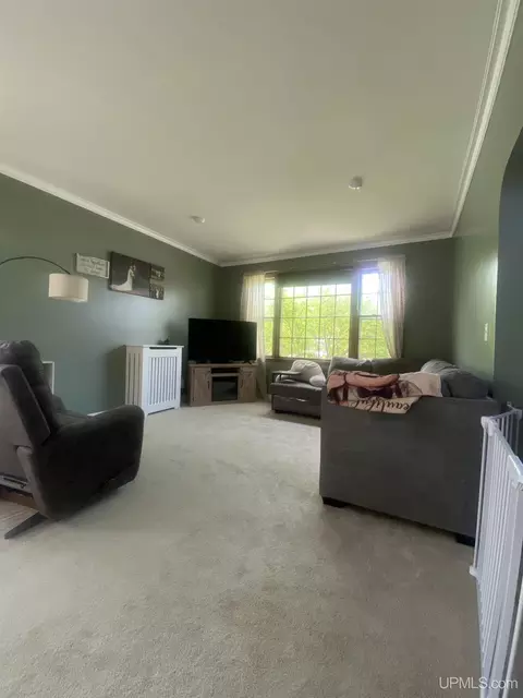 Living - 223 Lynn, Munising, MI 49862 photo 2 of 4