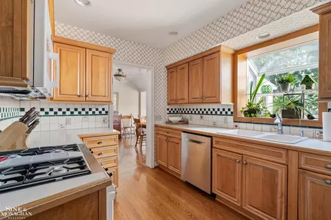 Kitchen - 83 Hawthorne, Grosse Pointe Shores, MI 48236 photo 1 of 3
