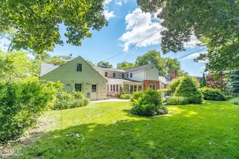 Exterior - 83 Hawthorne, Grosse Pointe Shores, MI 48236 photo 8 of 9
