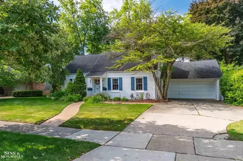 Exterior - 83 Hawthorne, Grosse Pointe Shores, MI 48236 photo 2 of 9