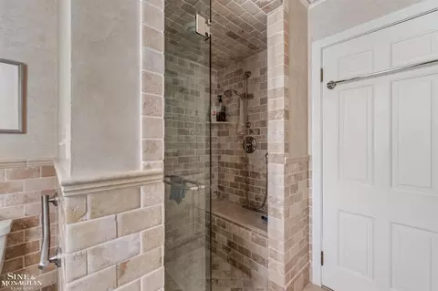 Bath - 83 Hawthorne, Grosse Pointe Shores, MI 48236 photo 2 of 3