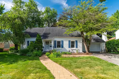 83 Hawthorne, Grosse Pointe Shores, MI 48236