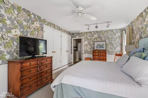 Bedroom - 83 Hawthorne, Grosse Pointe Shores, MI 48236 photo 2 of 8