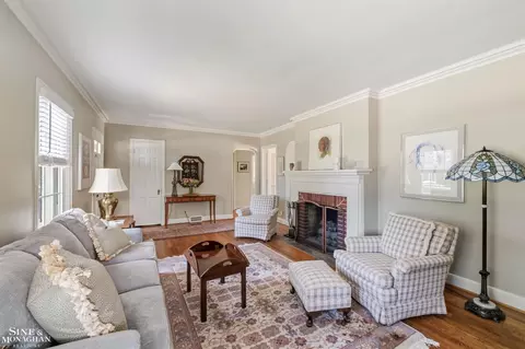 Living - 83 Hawthorne, Grosse Pointe Shores, MI 48236 photo 3 of 5