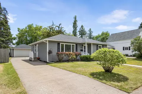 1515 Dakota, Gladstone, MI 49837