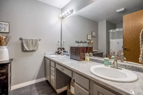 Bath - 3092 W Temperance, Temperance, MI 48182 photo 2 of 5