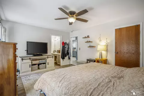 Bedroom - 3092 W Temperance, Temperance, MI 48182 photo 2 of 8