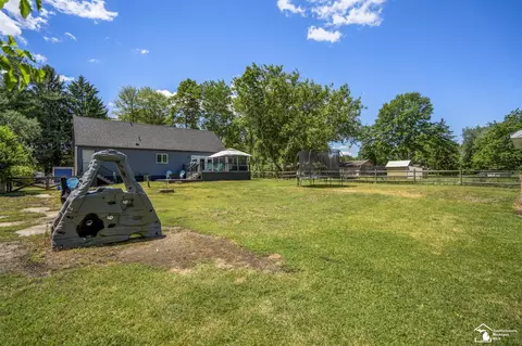 Exterior - 3092 W Temperance, Temperance, MI 48182 photo 9 of 12