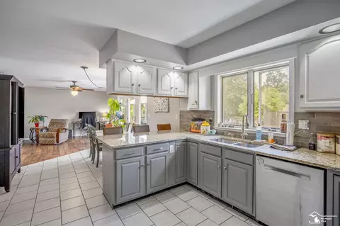 Kitchen - 3092 W Temperance, Temperance, MI 48182 photo 2 of 3