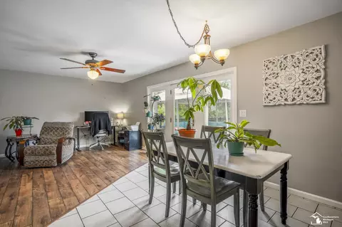 Dining - 3092 W Temperance, Temperance, MI 48182 photo 1 of 1
