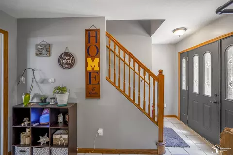 Entry Way - 3092 W Temperance, Temperance, MI 48182 photo 2 of 4