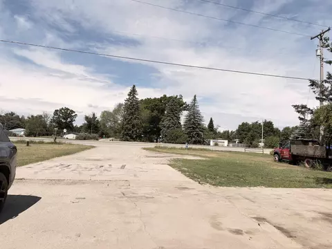 4792 N Clare, Harrison, MI 48625 photo 3