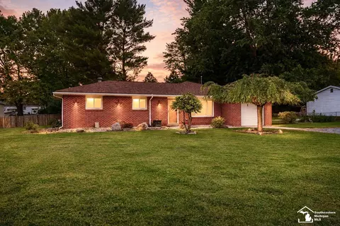 8940 Woodside, Temperance, MI 48182