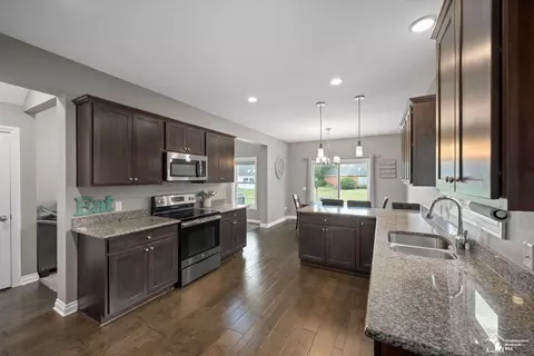 Kitchen - 1235 Cascade, Temperance, MI 48182 photo 4 of 5