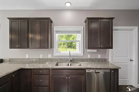 Kitchen - 1235 Cascade, Temperance, MI 48182 photo 2 of 5