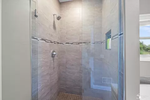 Bath - 1235 Cascade, Temperance, MI 48182 photo 2 of 2