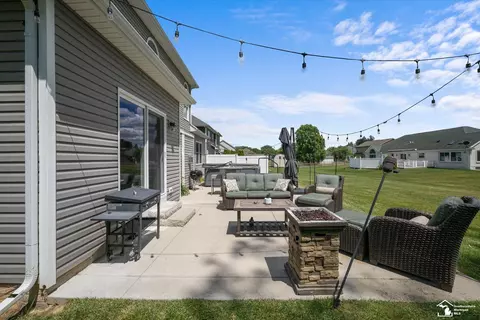Exterior - 1235 Cascade, Temperance, MI 48182 photo 9 of 11