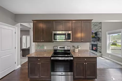 Kitchen - 1235 Cascade, Temperance, MI 48182 photo 5 of 5