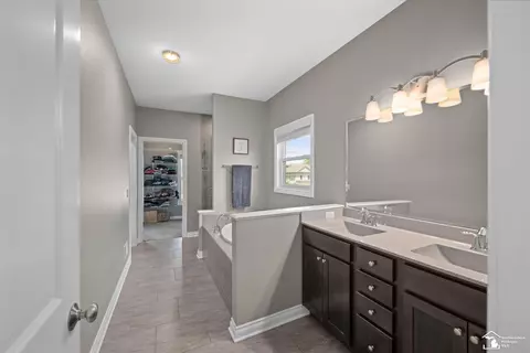 Entry Way - 1235 Cascade, Temperance, MI 48182 photo 4 of 7