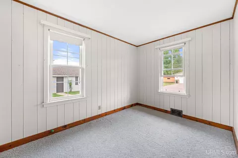 Bedroom - 2117 Deer Lk, Ishpeming, MI 49849 photo 5 of 6